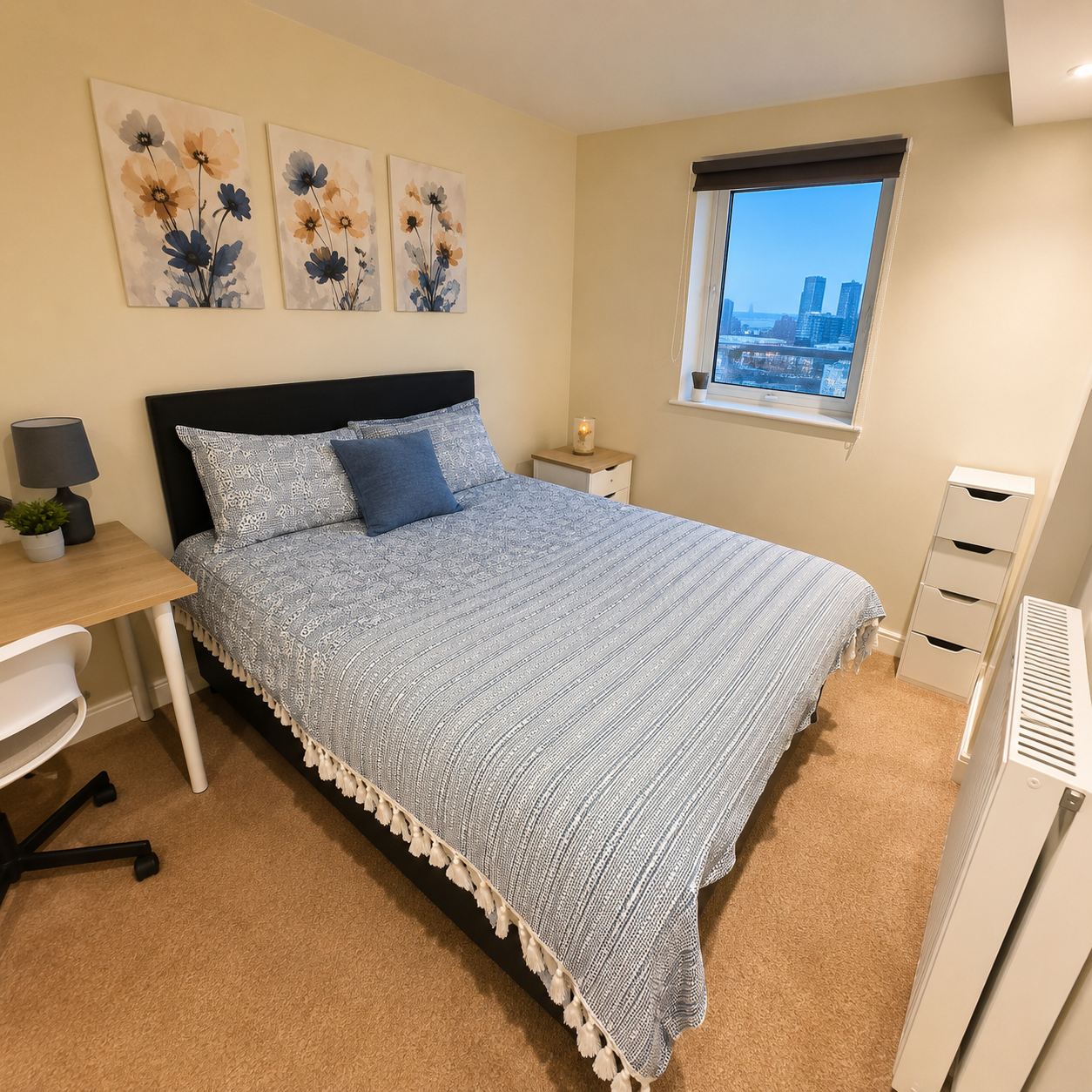 Bright Double Room | Excellent Transport Links | E16
